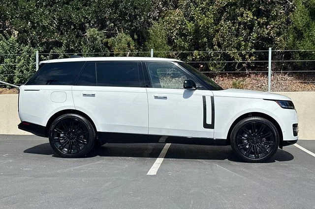 New 2026 Fuji White Land Rover SE image 6