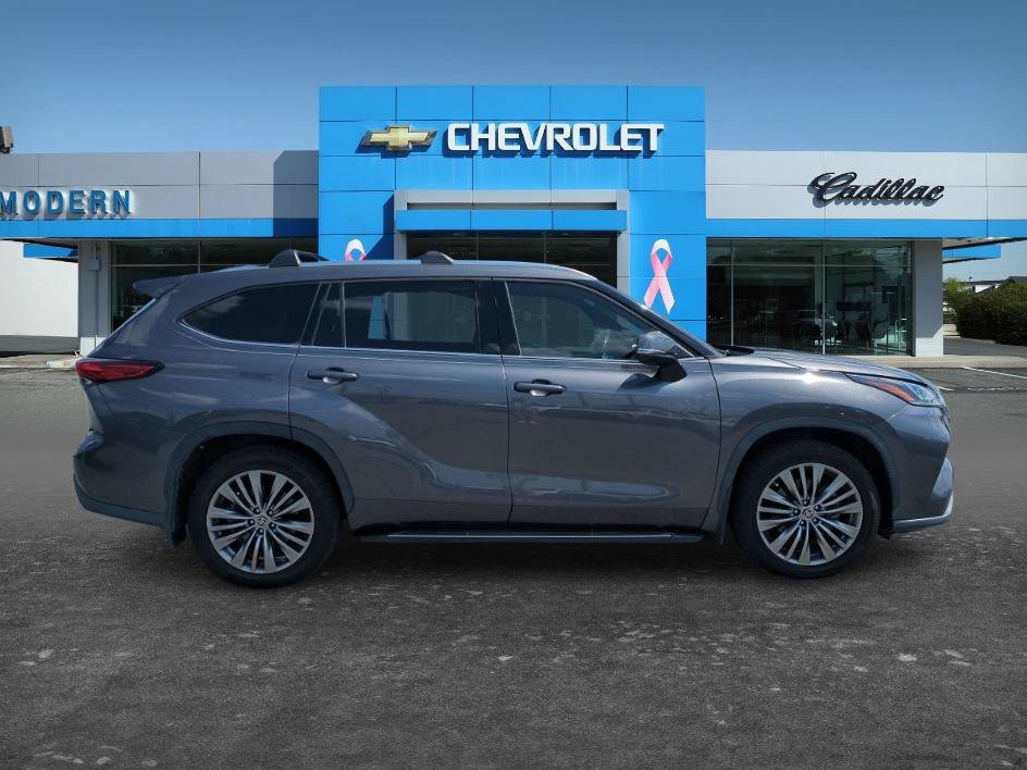 Used 2021 Magnetic Gray Metallic Toyota Platinum image 5