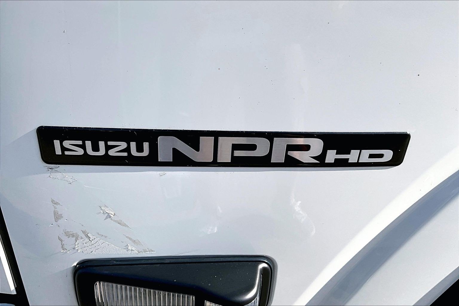 Used 2024  ISUZU  image 28