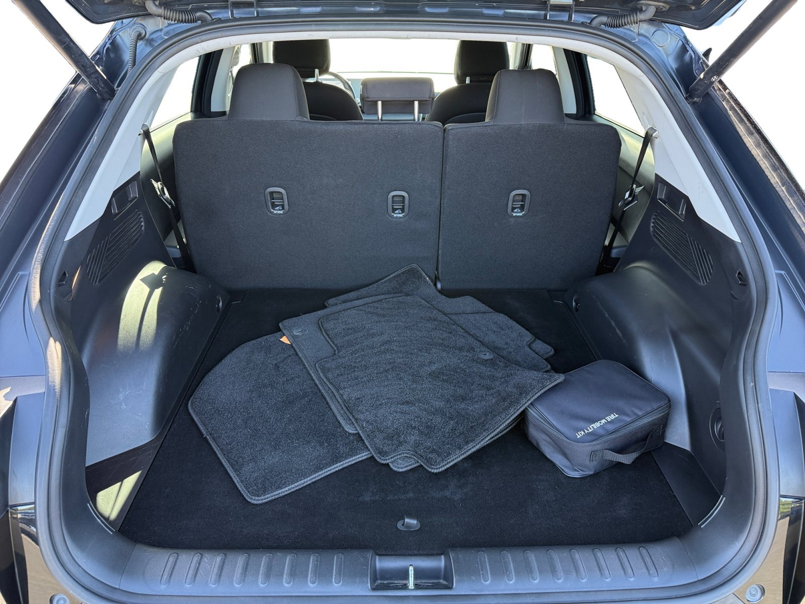 Used 2024 Abyss Black Hyundai SEL image 17