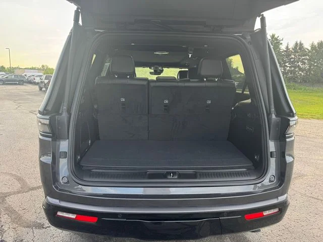 New 2026 Baltic-Gray Metallic Clear-Coat Exterior Paint Jeep Grand Wagoneer image 18