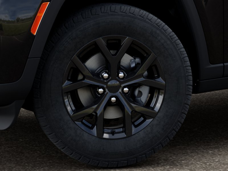 New 2026 Diamond Black Crystal Pearl-Coat Exterior Paint Jeep Laredo image 4