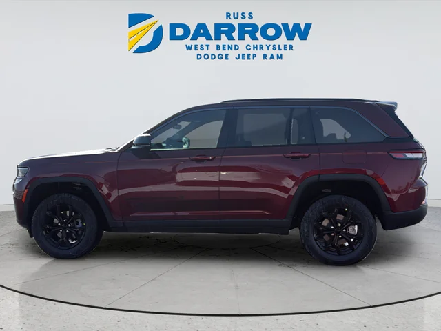 New 2026 Velvet Red Pearl-Coat Exterior Paint Jeep Altitude image 2