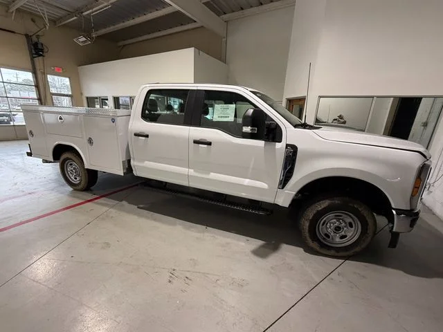 New 2025 Oxford White Ford F-250® XL image 5
