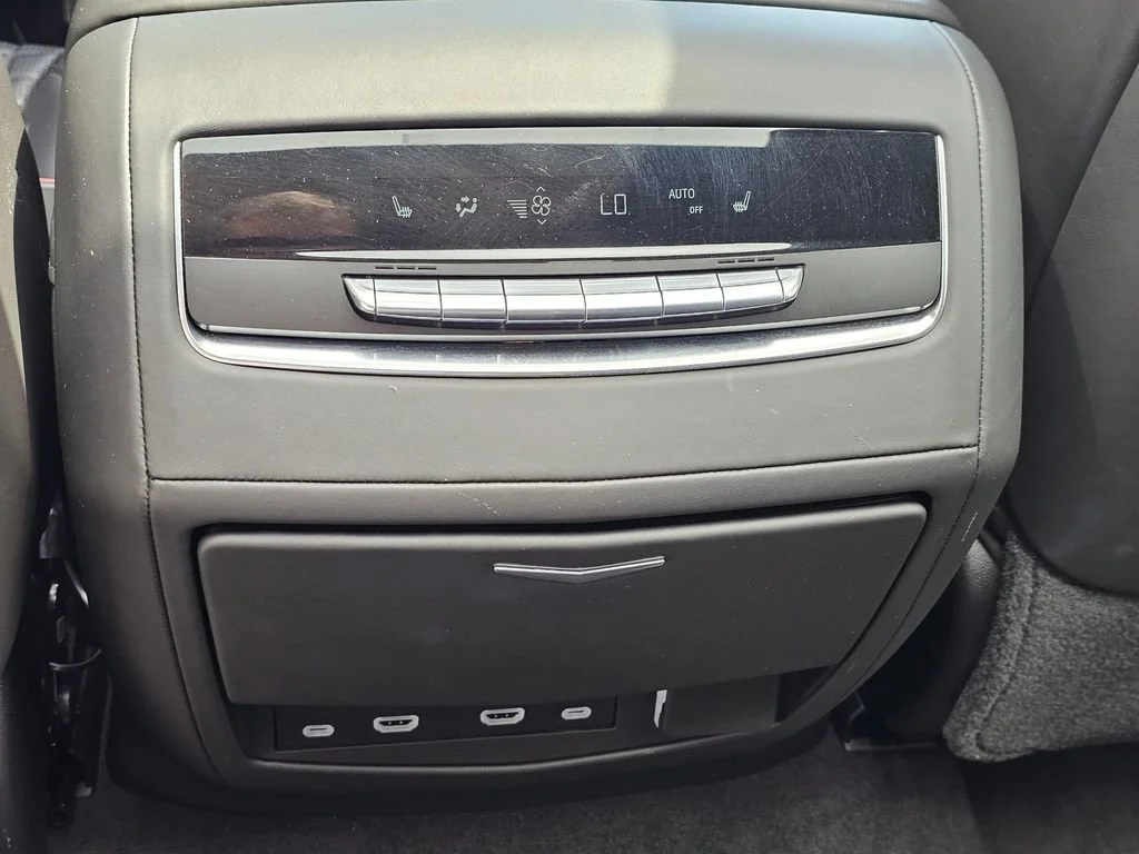 Used 2021 CRYSTAL WHITE TRICOAT Cadillac Sport Platinum image 19