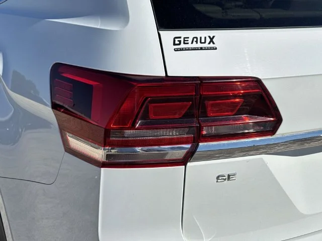 Used 2018 White Volkswagen 3.6L V6 SE image 10