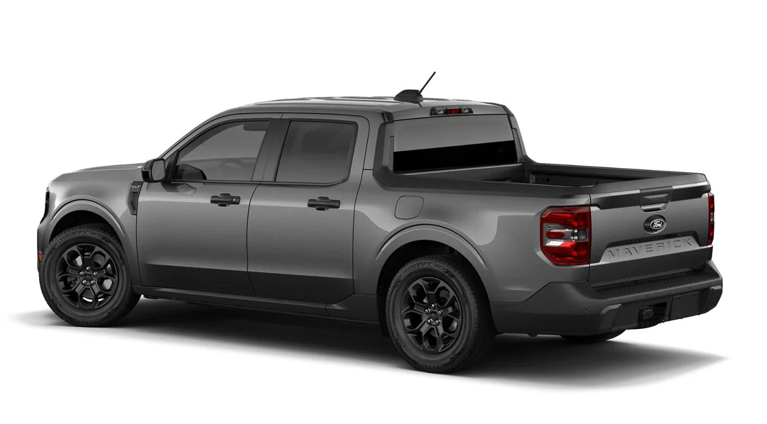 New 2026 Carbonized Grey Metallic Ford XLT image 2