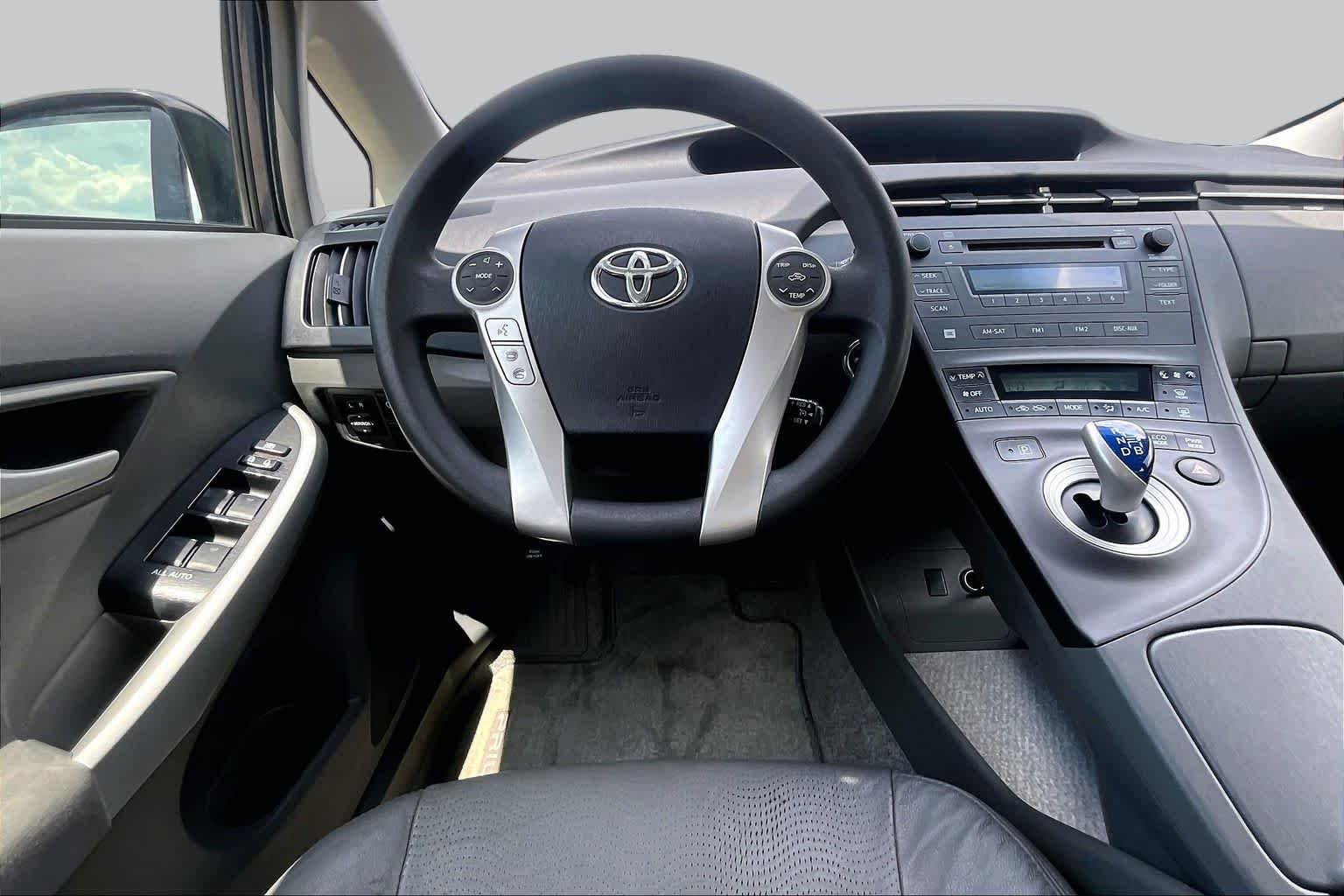 Used 2011 Winter Gray Metallic Toyota III image 5