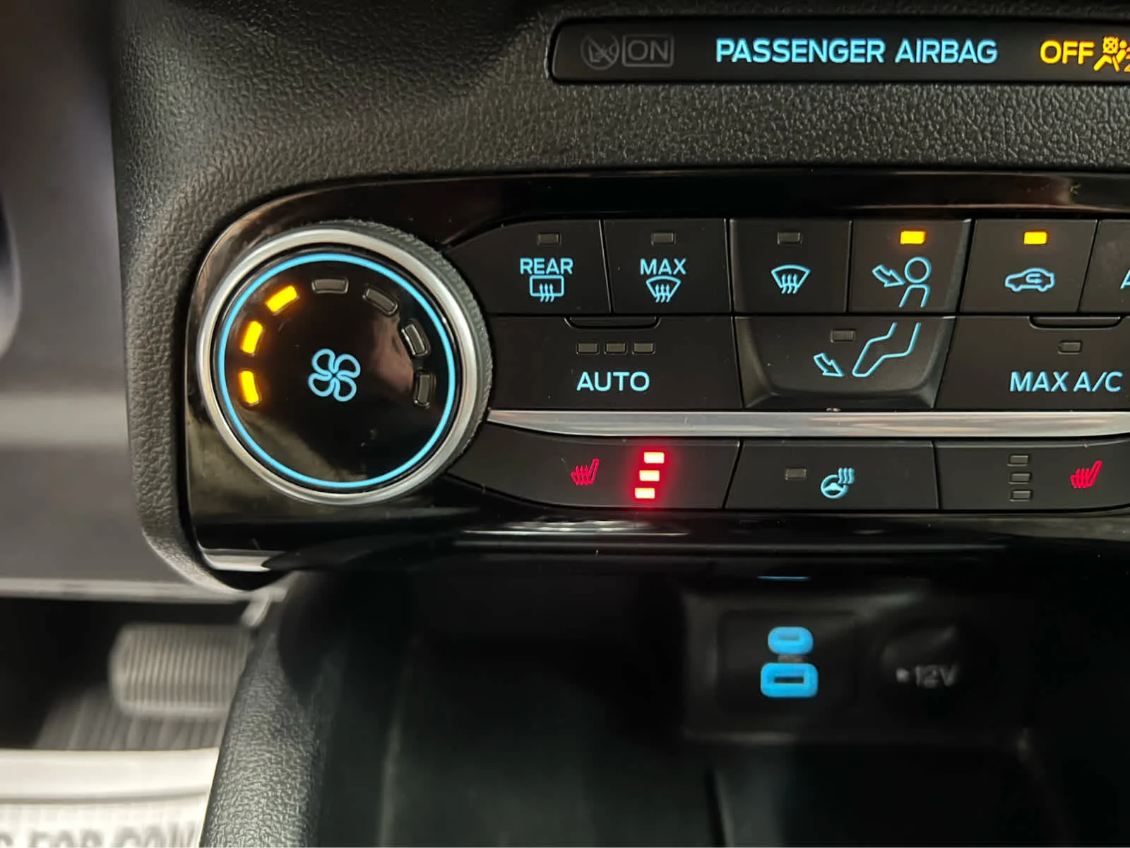 Used 2022 Stone Blue Metallic Ford SE image 27