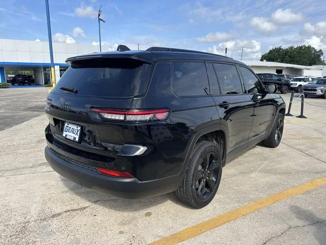 Used 2023 Black Jeep Altitude image 8