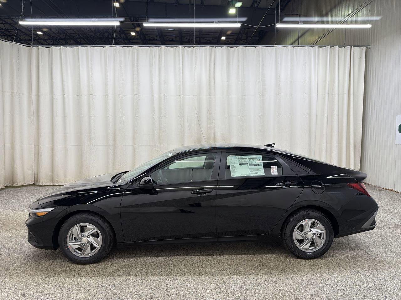 New 2026 Abyss Black Hyundai SE image 6