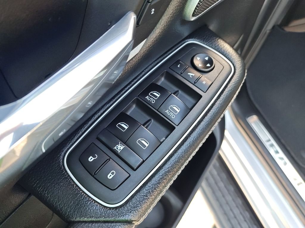 Used 2021 Silver Ram Laramie image 11