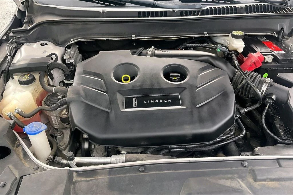 Used 2019 White Lincoln Standard image 9