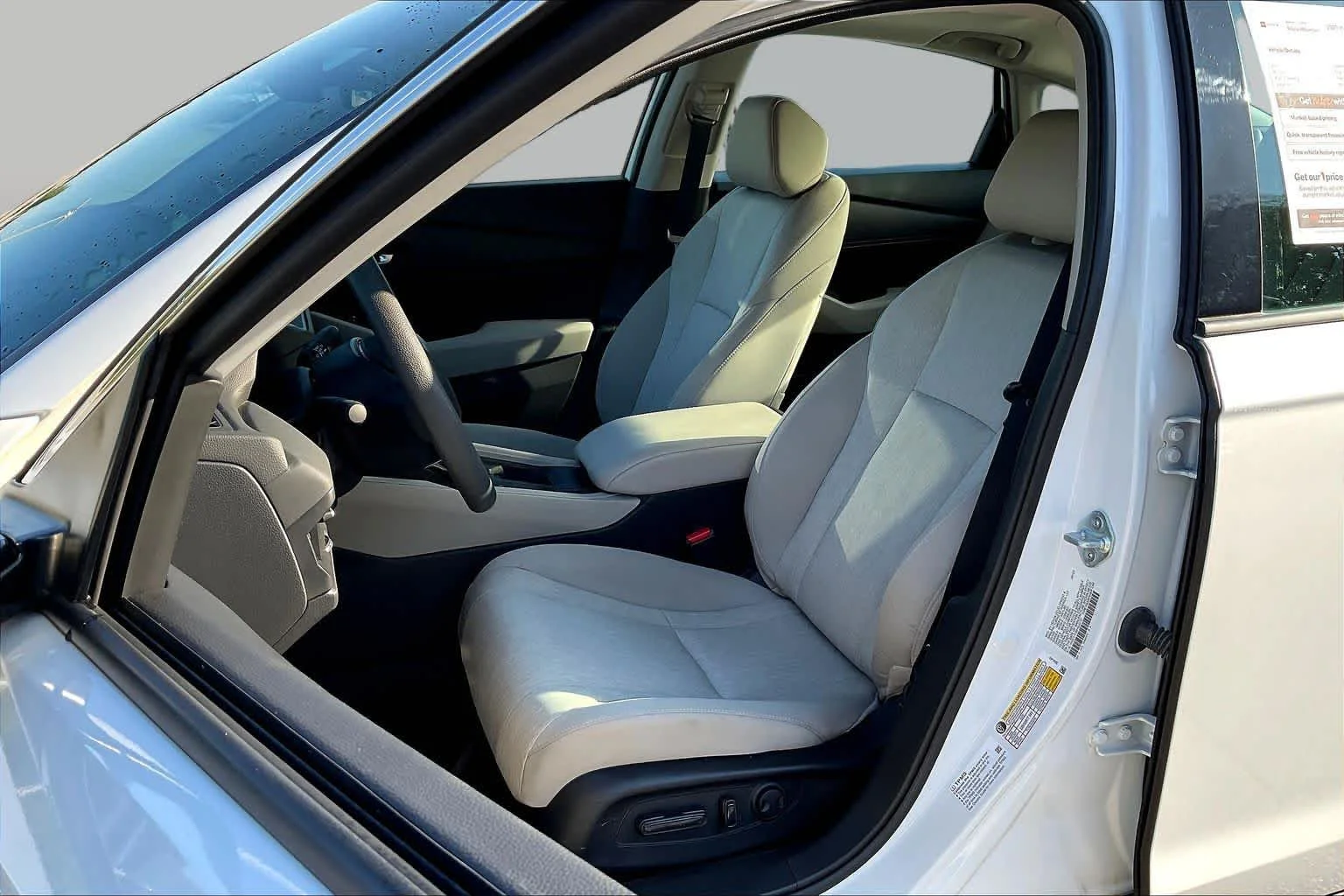 Used 2023 Platinum White Pearl Honda EX image 8