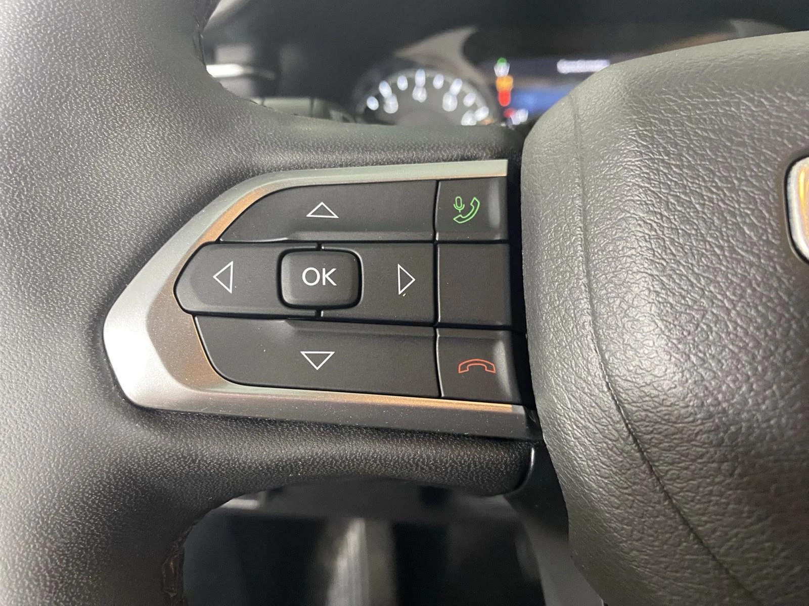 Used 2023 Sting-Gray Clearcoat Jeep Latitude image 15
