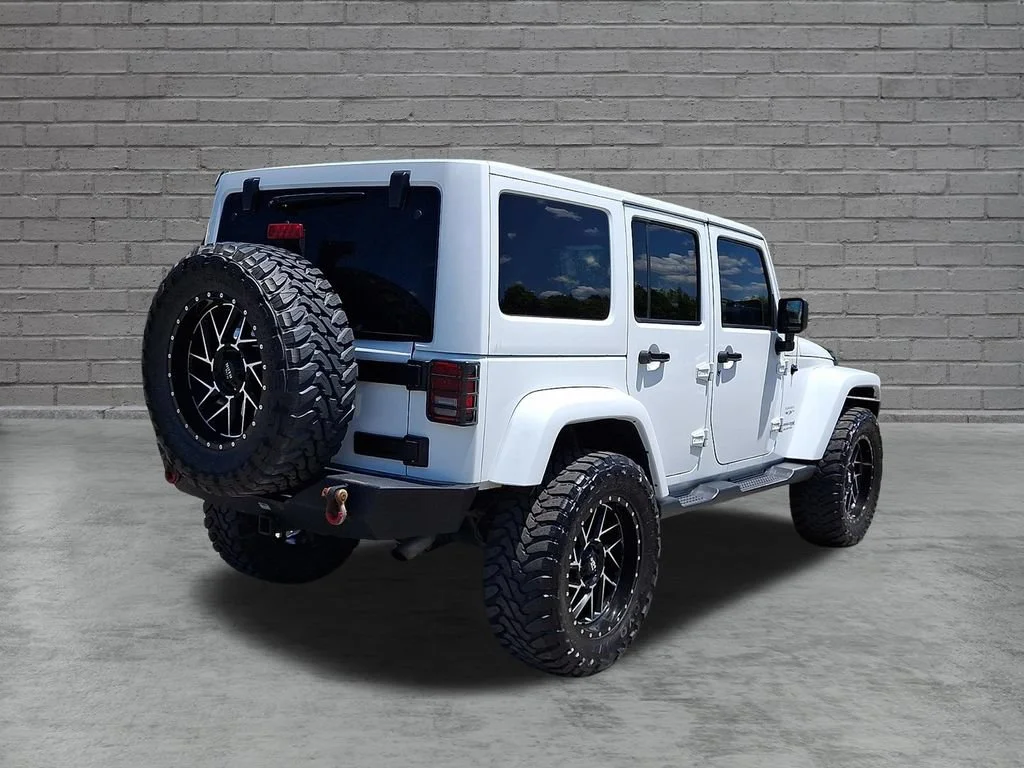 Used 2018 Bright White Clearcoat Jeep Sahara image 11