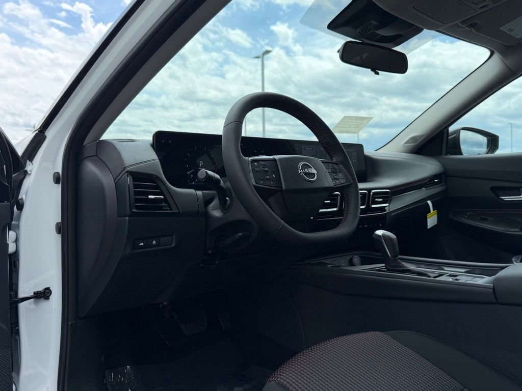 New 2026 Aspen White TriCoat / Super Black Two-tone Nissan SR image 10