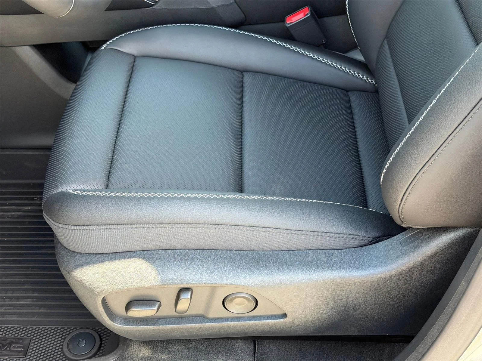 2026 GMC Terrain Denali - Photo 16