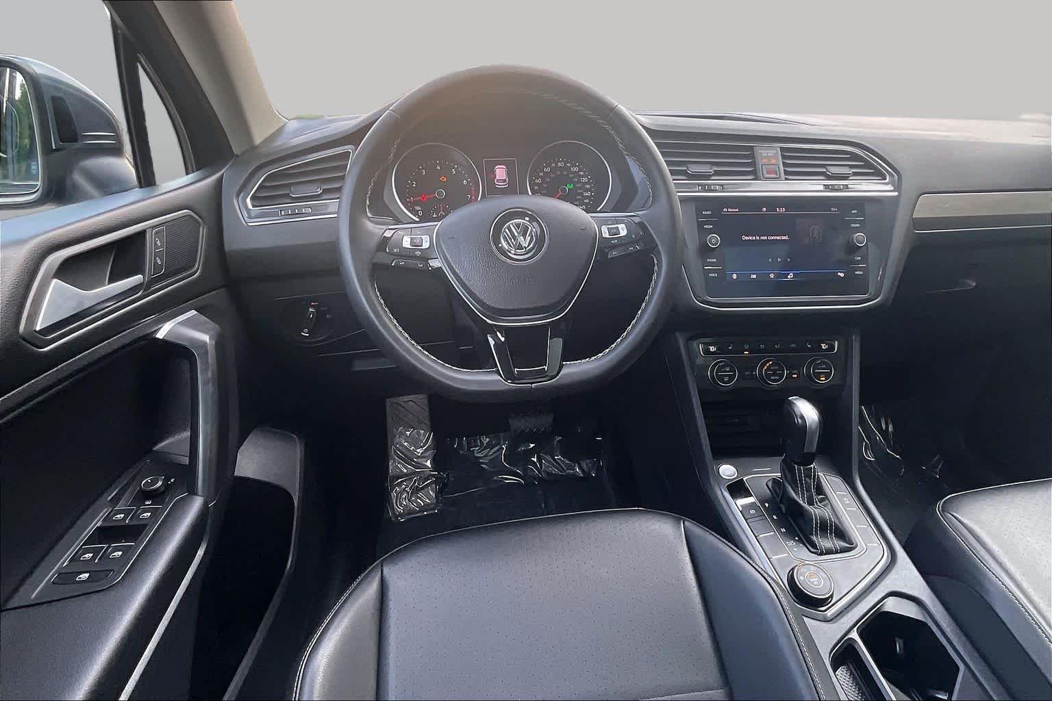 Used 2021 Platinum Gray Metallic Volkswagen SE image 5