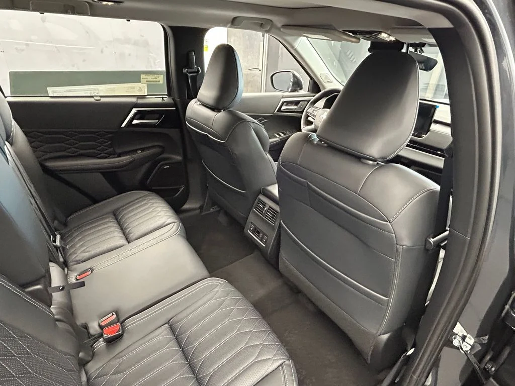 New 2026 Gray Mitsubishi SEL image 50