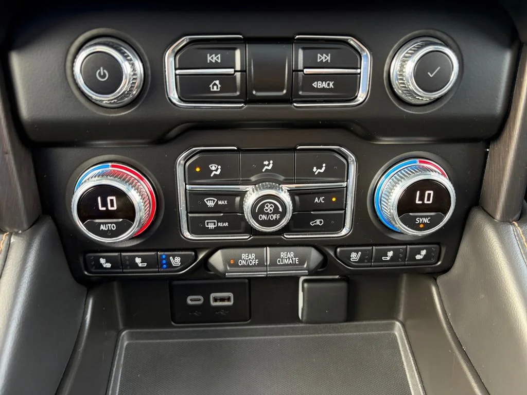 2023 GMC Yukon AT4 - Photo 16