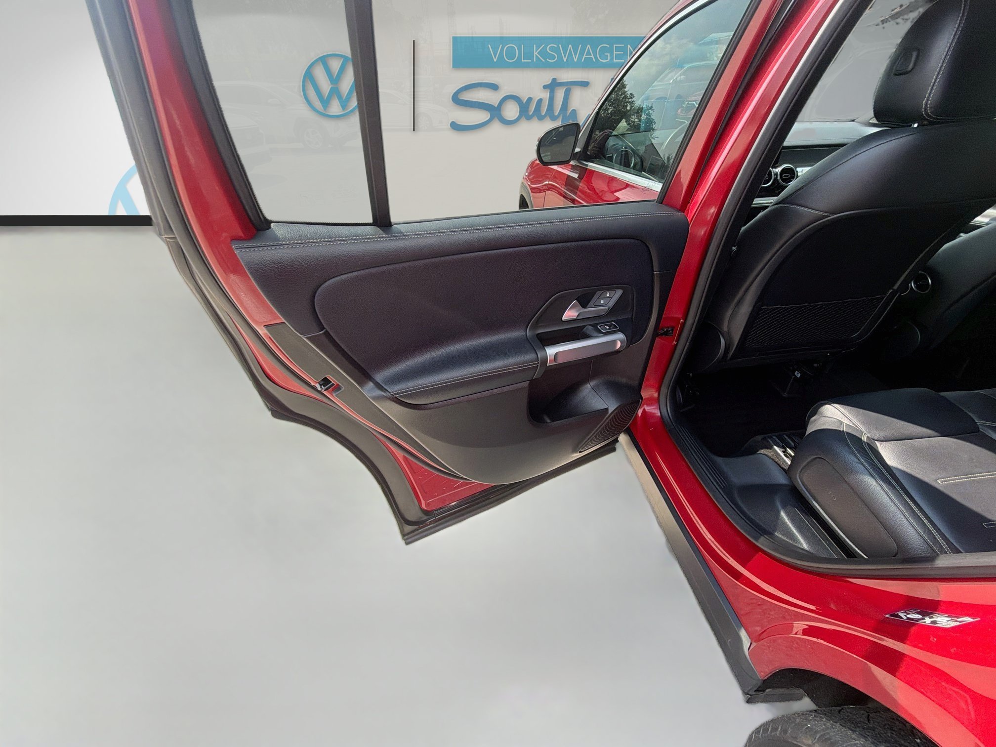 Used 2020 Red Mercedes-Benz GLB 250 image 24