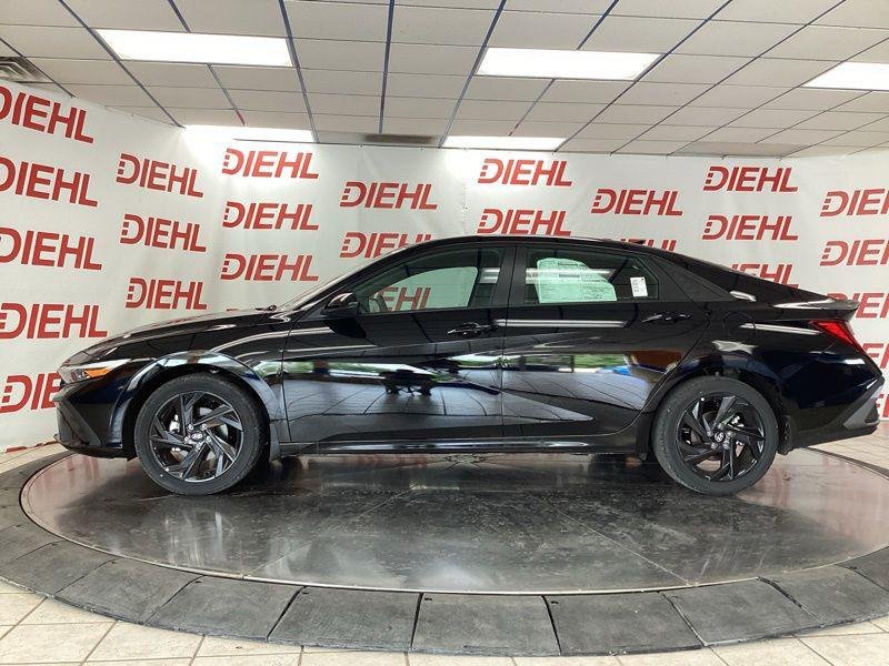 New 2026 Black Hyundai SEL Sport image 4