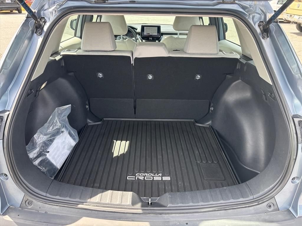 Used 2024  Toyota L image 26