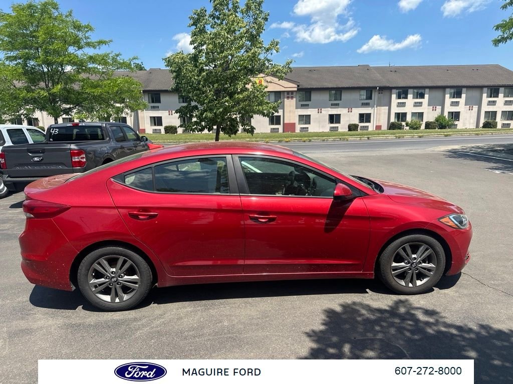 Used 2017 Red Hyundai SE image 3