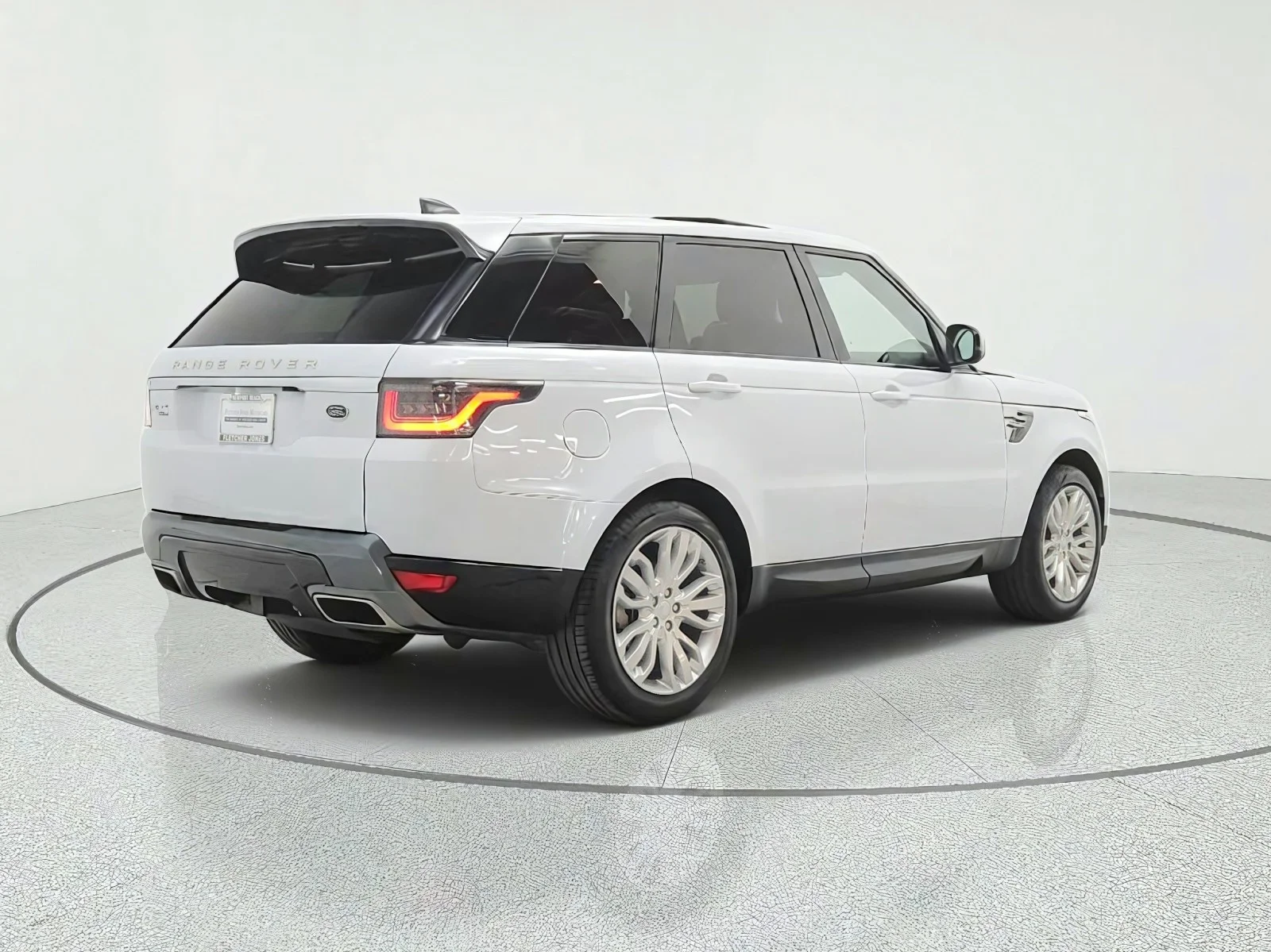 Used 2018 Yulong White Metallic Land Rover Td6 Diesel HSE image 5