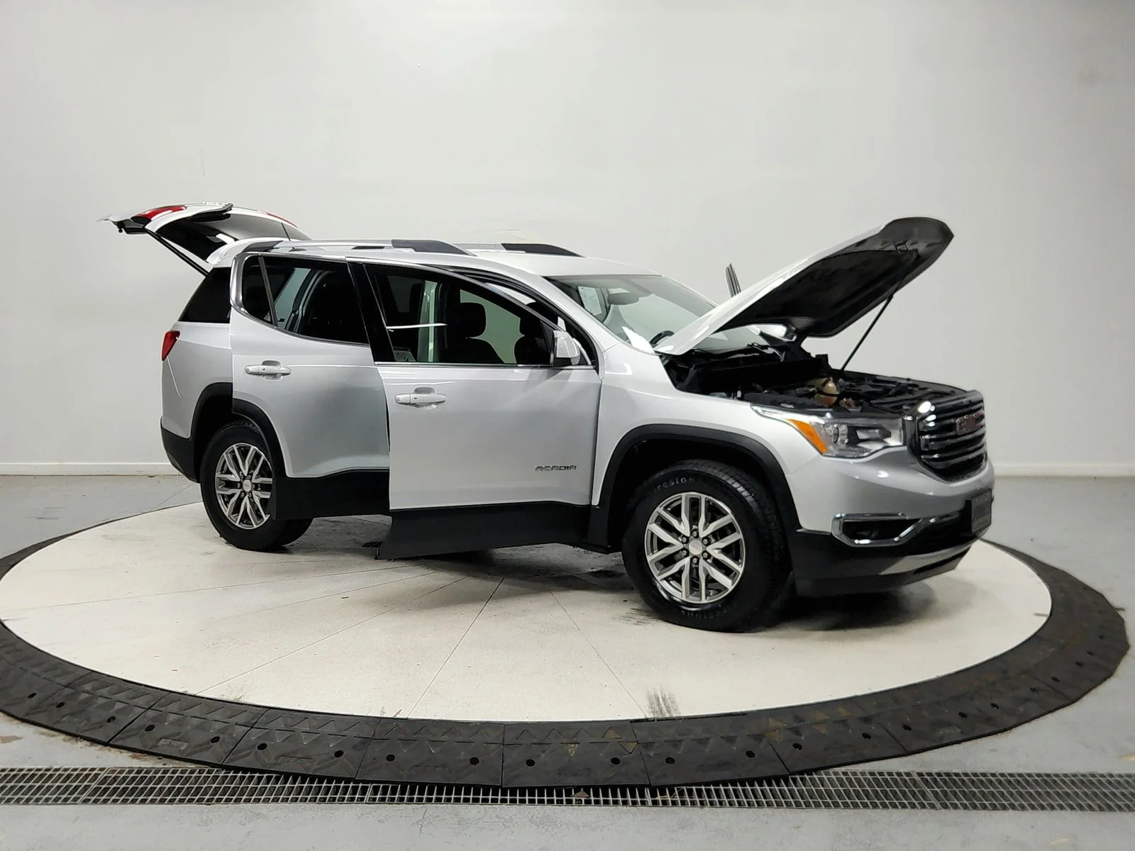Used 2018 Silver GMC SLE-2 image 10