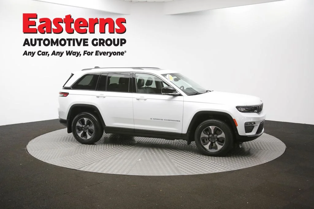 Used 2022 White Jeep 4xe image 42