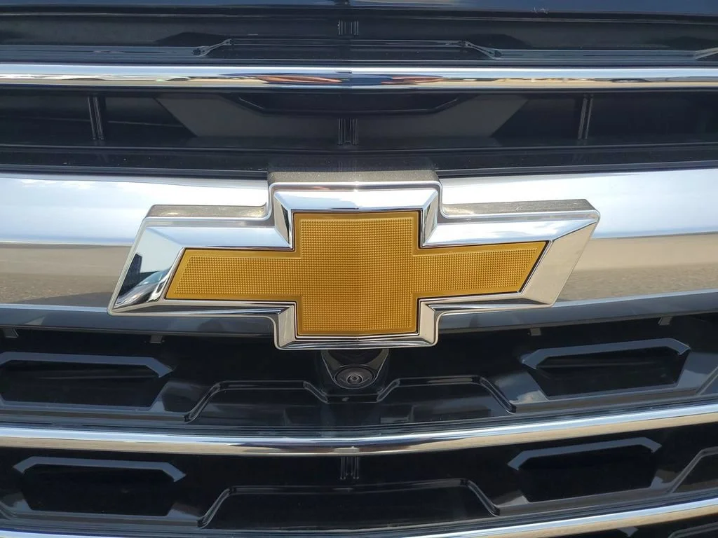 New 2026 Mosaic Black Metallic Chevrolet High Country image 37