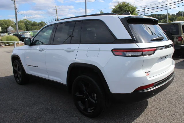 Used 2023 White Jeep Altitude X image 27