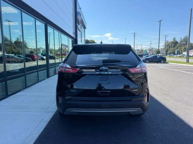 Used 2024 Black Ford SEL image 3