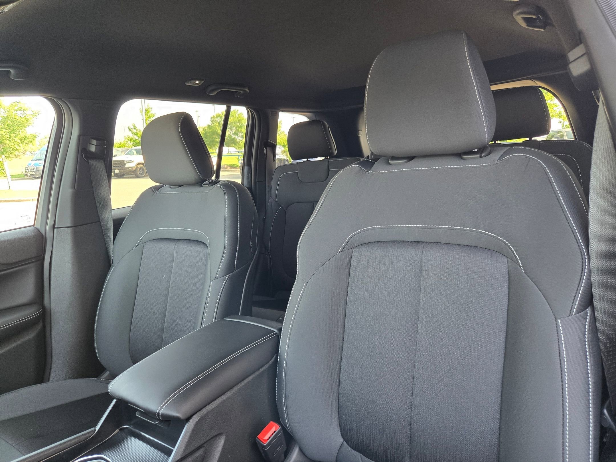 New 2026 Bright White Clear-Coat Exterior Paint Jeep Laredo image 23