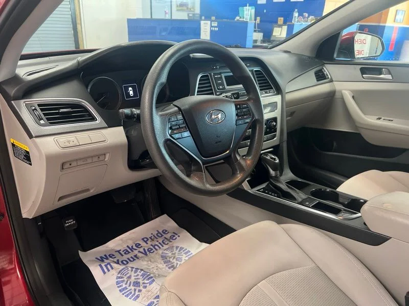 Used 2015 Red Hyundai SE image 18