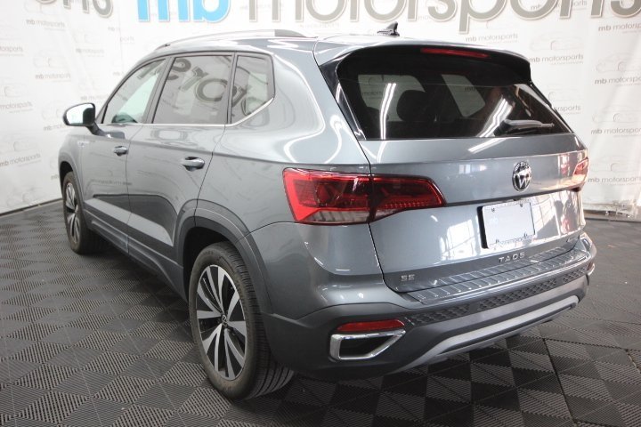 2023 Volkswagen Taos SE photo 3