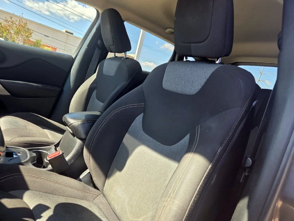 Used 2018 Gray Jeep Latitude image 11