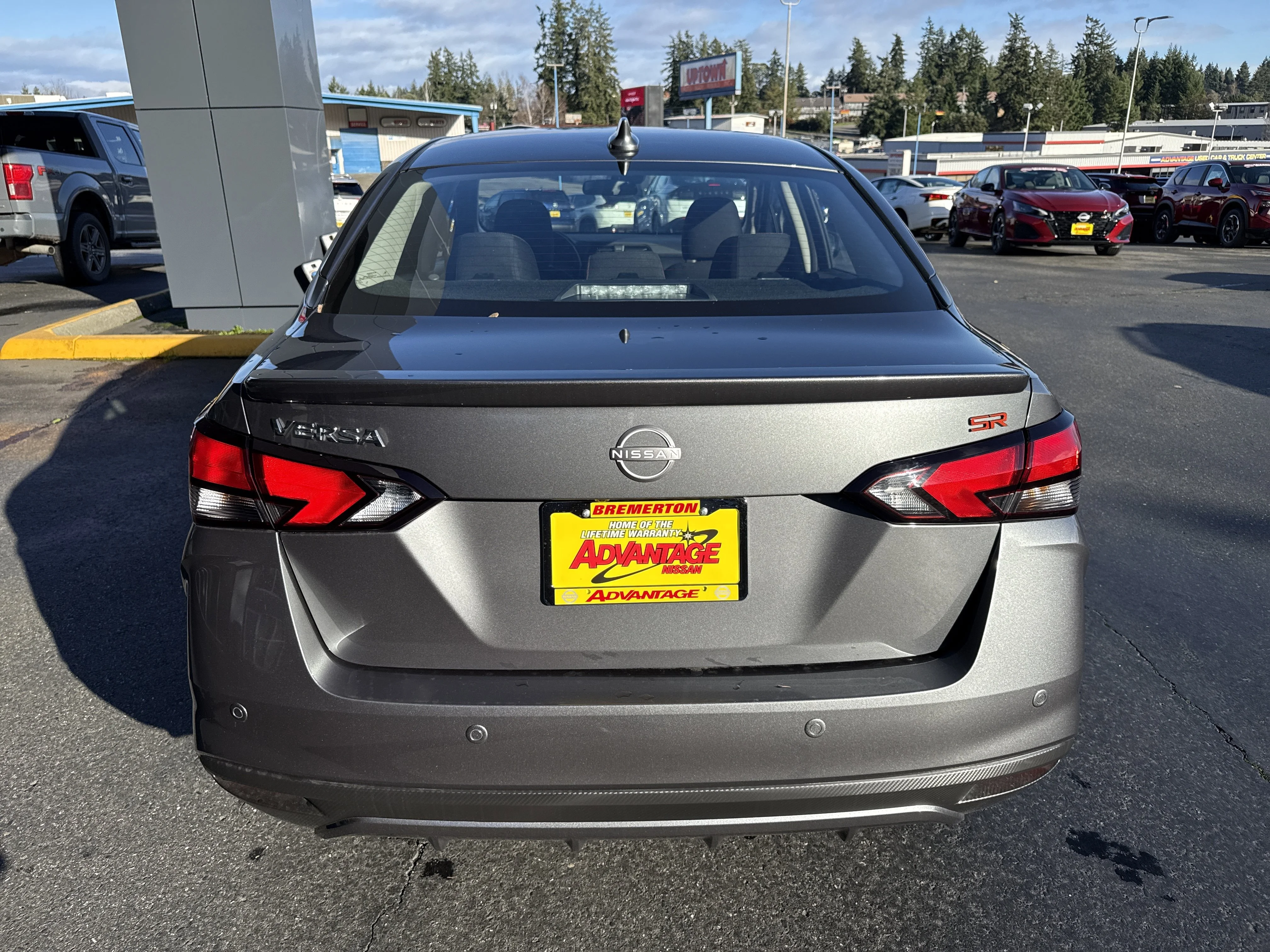2025 Nissan Versa Sedan SR - Photo 4