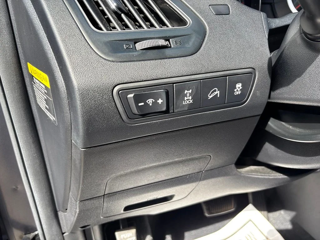 Used 2015 Gray Hyundai SE image 24