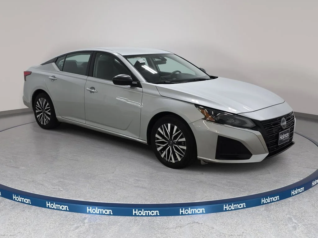 Used 2024 Brilliant Silver Metallic Nissan 2.5 SV image 4