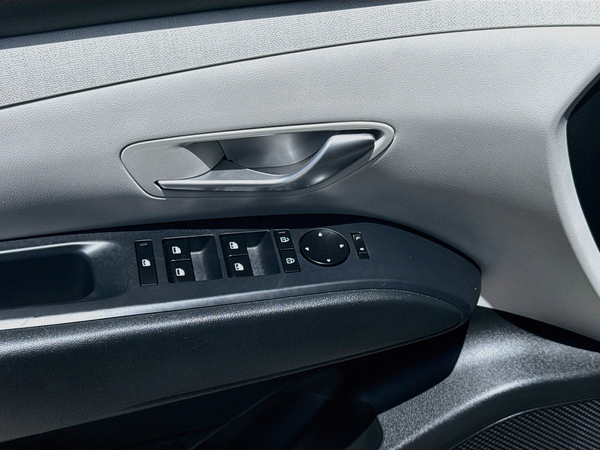 Used 2025 Phantom Black Hyundai SEL Convenience image 17