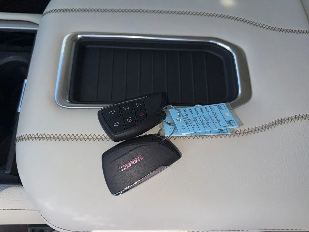Used 2023 White GMC Denali image 32