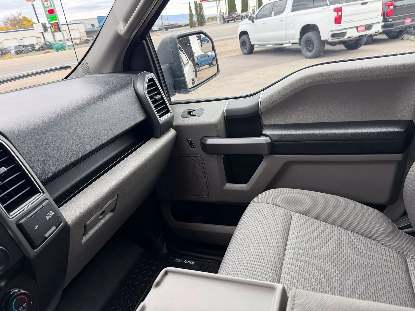 Used 2020 White Ford XLT image 23