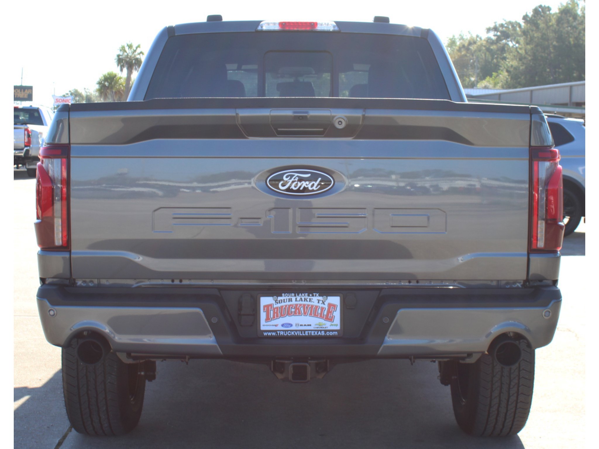 New 2026 Carbonized Gray Metallic Ford LARIAT image 23
