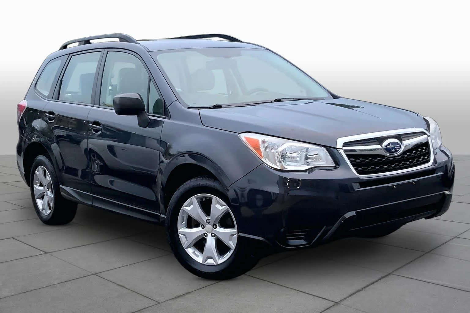 Used 2015 Dark Gray Metallic Subaru 2.5i image 3