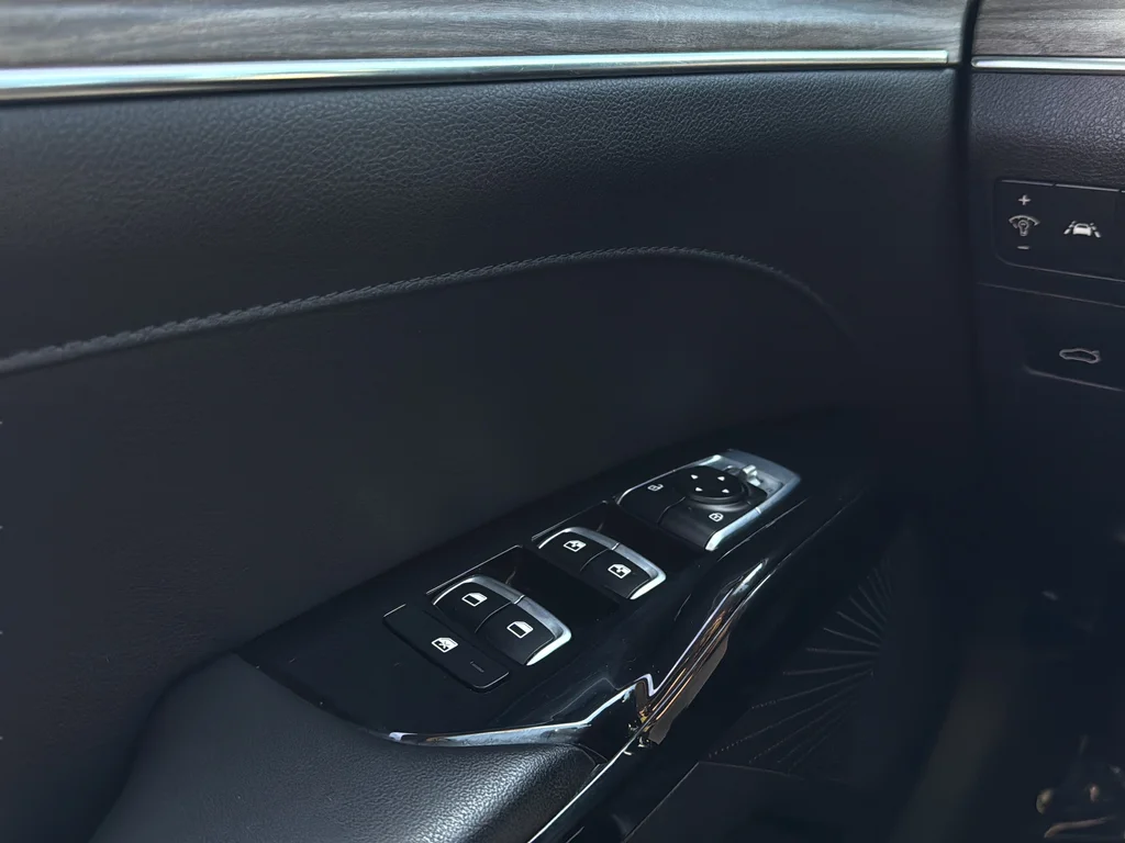 2023 Kia K5 EX - Photo 24