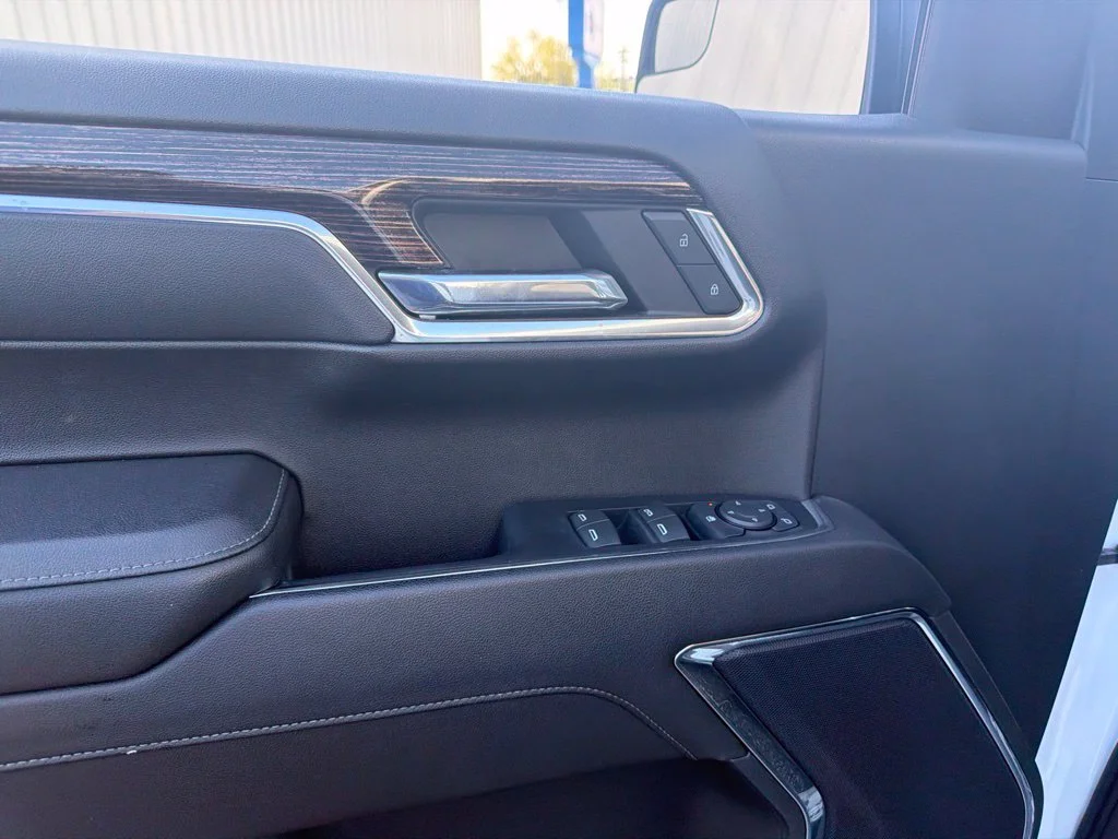 Used 2023 White GMC Elevation image 6