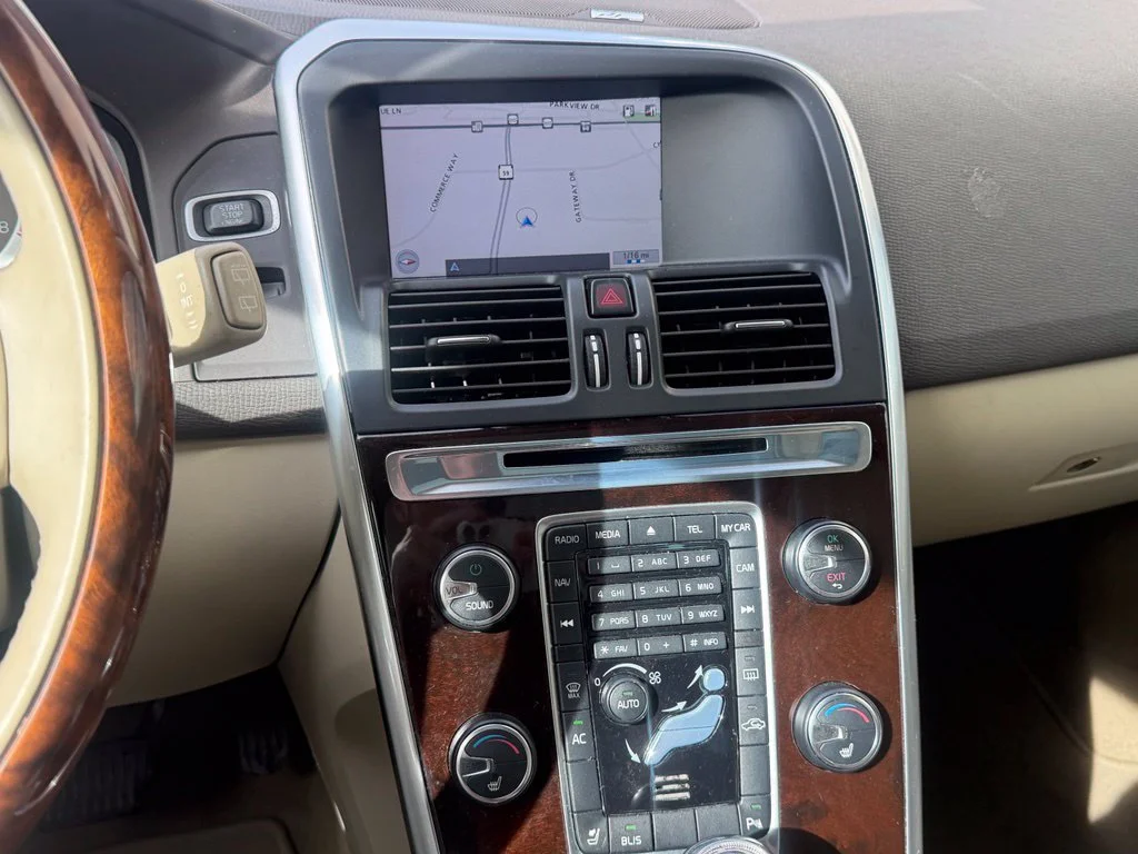 Used 2013 Silver Volvo 3.2 Platinum image 9